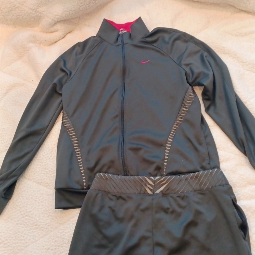 Nike women's athletic apparel size 2XX Large Grey and pink